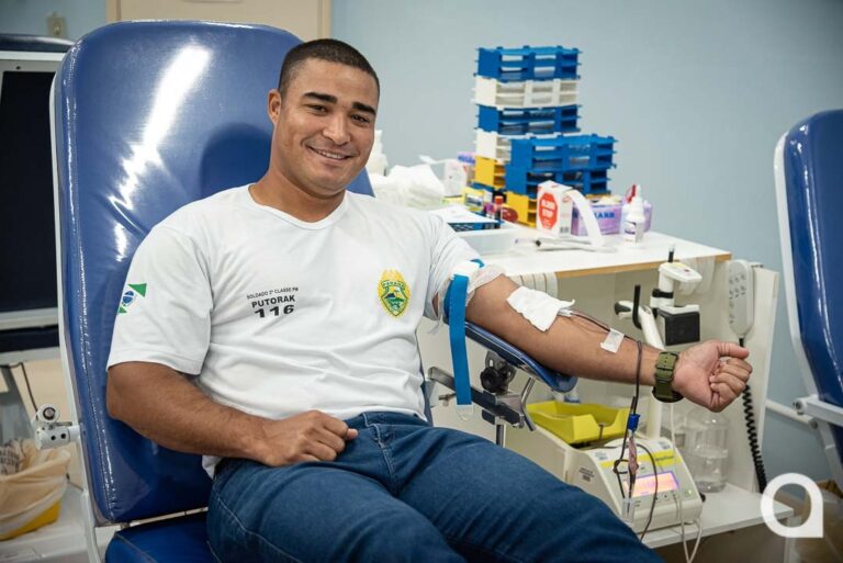 Alunos soldados do 25º BPM fazem doação de sangue no Homonúcleo de Umuarama