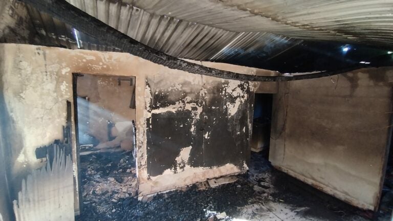 Umuarama: Casal que está viajando de férias tem residência destruída por incêndio