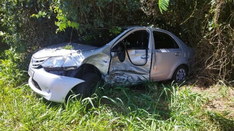 Colisão entre dois carros é registrada na manhã deste domingo na PR-323 em Umuarama