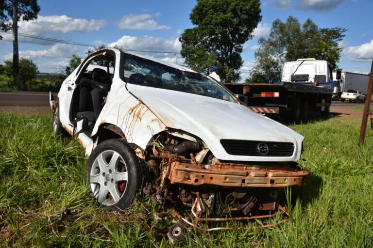 PR-323: Moradores de Cafezal do Sul ficam gravemente feridos em acidente