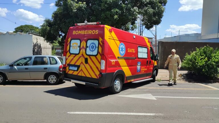 Umuarama: Ciclista fica ferida após condutor abrir a porta de veículo e ocorrer colisão