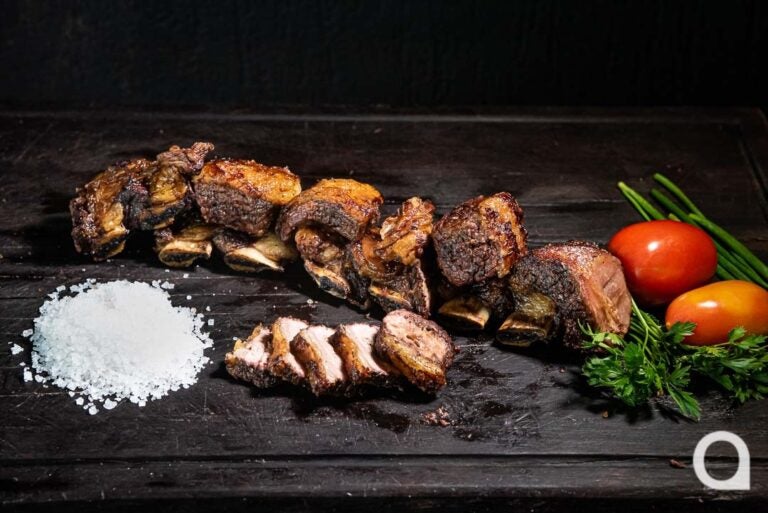 Espetinho do Cavalinho inaugura hoje e oferece deliciosas costelas assadas no espeto