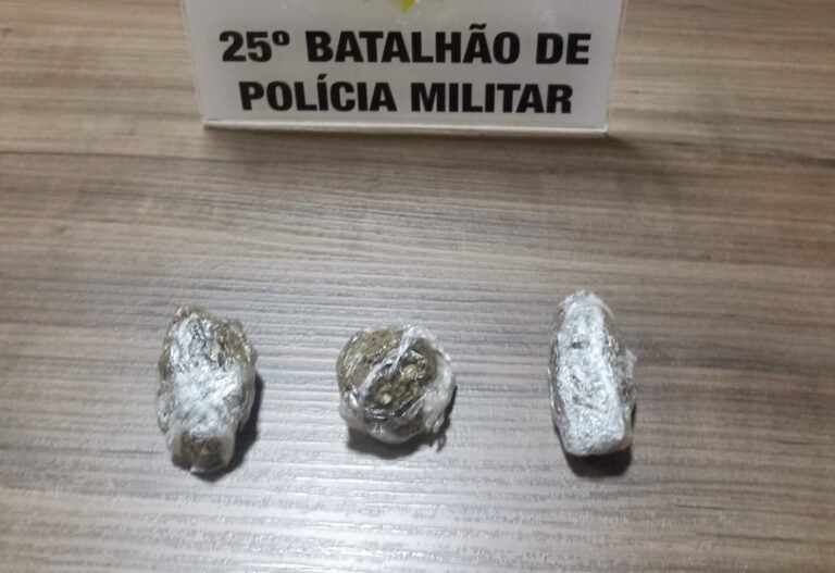 PM aborda três homens durante patrulhamento no Parque Industrial e apreende maconha