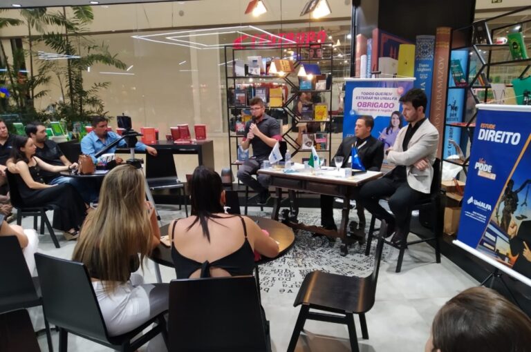 Evento da UniAlfa debateu o direito por uma perspectiva filosófica em Umuarama