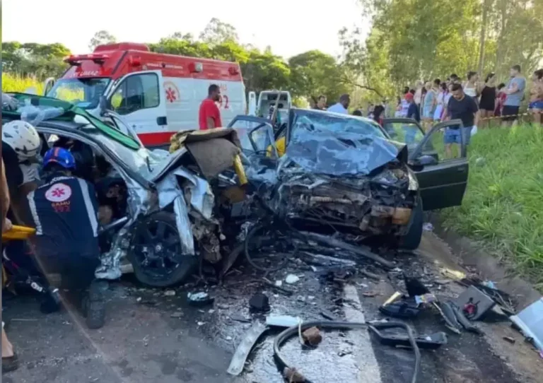 Duas pessoas morrem após grave acidente envolvendo veículo com placas de Umuarama