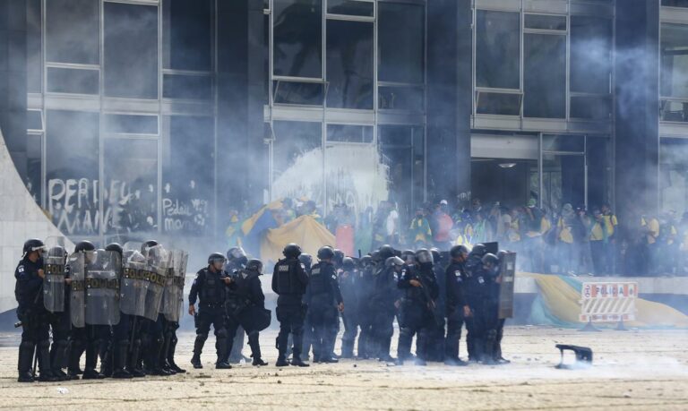 Ratinho Junior emite nota de repúdio aos ‘atos terroristas’ ocorridos em Brasília