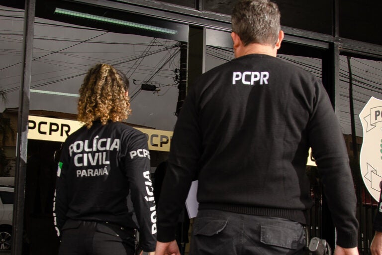 Polícia Civil do Paraná alerta população sobre novo golpe do presente com fotografia