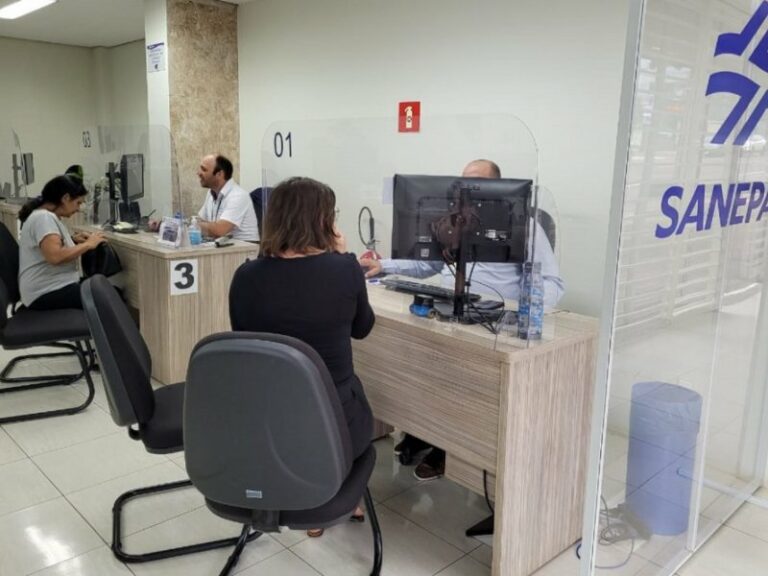 Centrais da Sanepar abrem neste sábado para cadastro no Água Solidária e renegociações