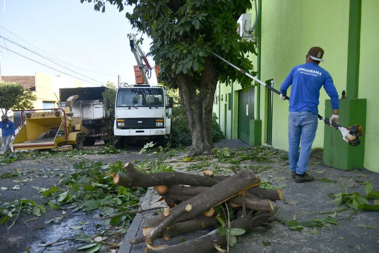 Operação Bairro Limpo chega ao Guarani e moradores podem descartar móveis e entulhos
