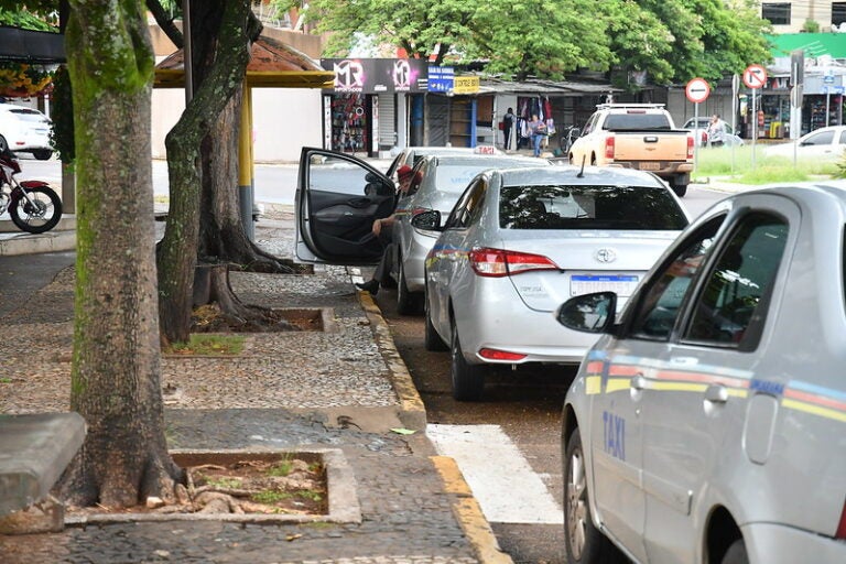 Decreto regulamenta localização e vagas nos pontos para os taxistas de Umuarama