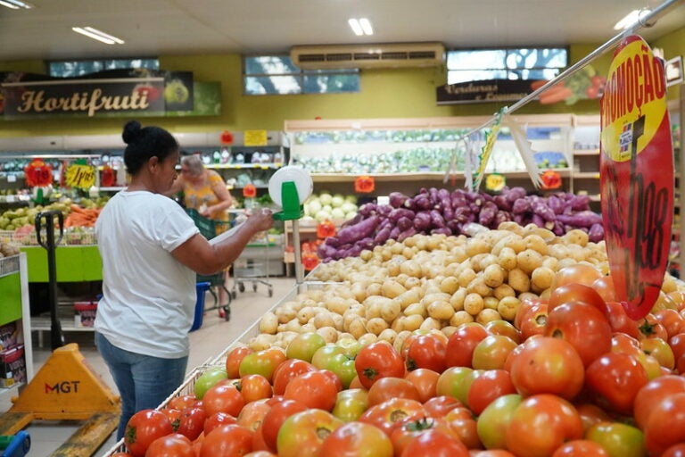 Umuarama: Produtos da cesta básica variam até 200% de um mercado para outro, aponta Procon