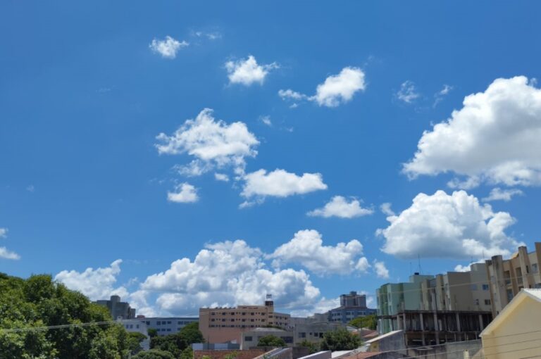Umuarama registra domingo de sol e céu com poucas nuvens