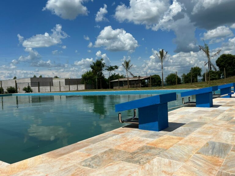 Nova Olímpia tem a primeira escola municipal da região com piscina semi olímpica