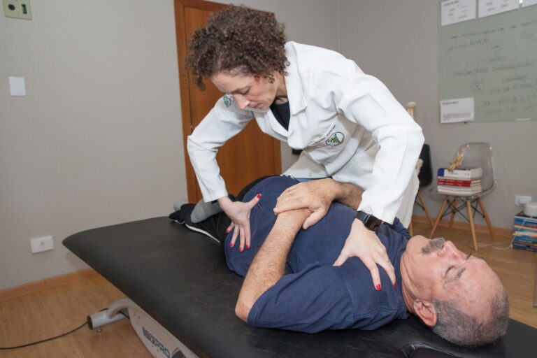 Fisioterapeuta de Umuarama se destaca no tratamento de dores no nervo ciático