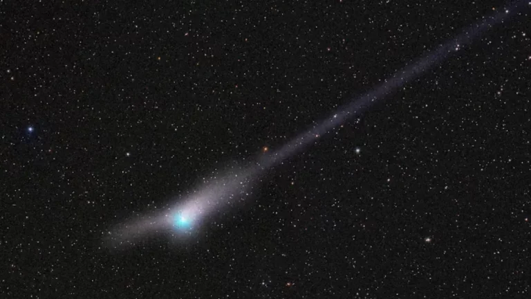 Cometa verde chega ao ponto mais próximo da terra e ficará visível ao longo do mês