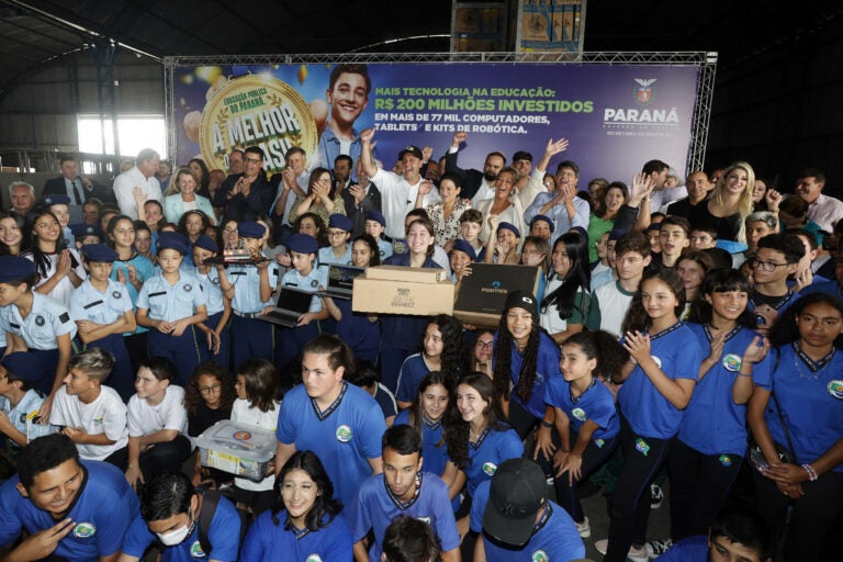 Estado distribui 77 mil novos equipamentos de informática e kits de robótica para escolas