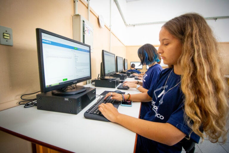 Paraná: Alunos e professores da rede estadual ganham plataforma para lição de casa