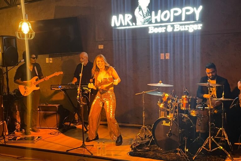 Mr. Hoppy lotado: Show da roqueira Barbara Kush atrai mais de 300 pessoas