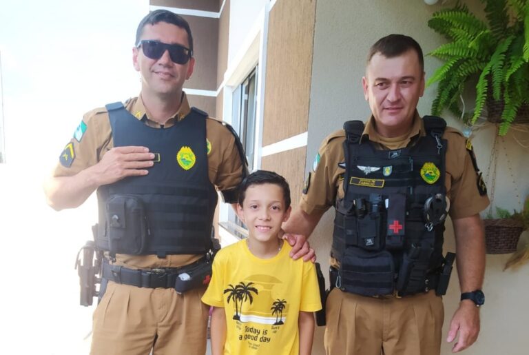 Policiais de Pérola visitam menino de 8 anos em seu aniversário