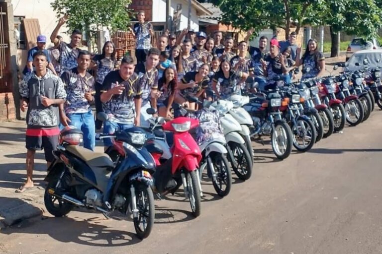 Grupo de Umuarama arrecada doces para entregar para crianças carentes na Páscoa