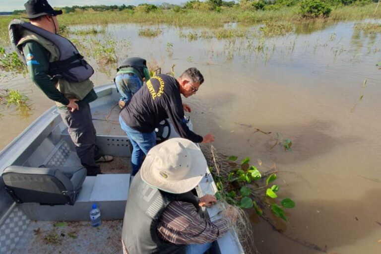 IAT de Umuarama apreende material proibido e aplica multas por pesca ilegal no Rio Paraná
