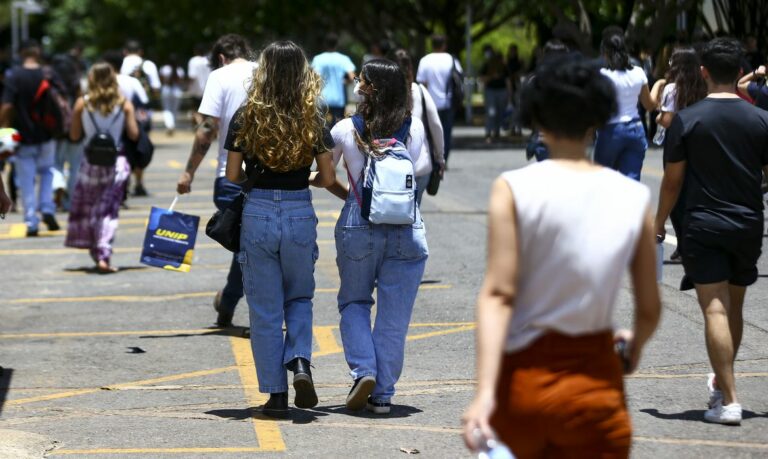 Estudantes já podem pedir isenção de taxa de inscrição no Enem