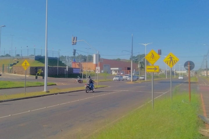 O acidente aconteceu na tarde desta terça-feira (23) no semáforo da avenida Portugal