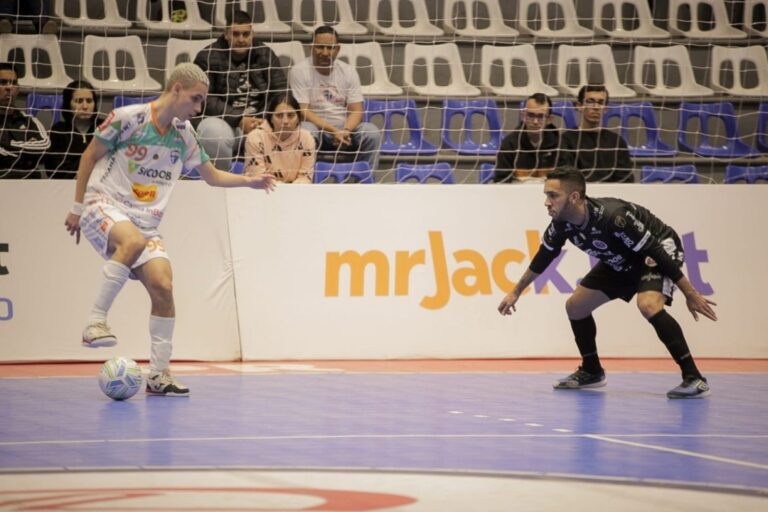 Umuarama Futsal leva goleada do Joaçaba e encara o Atlântico de Erechim nesta quarta