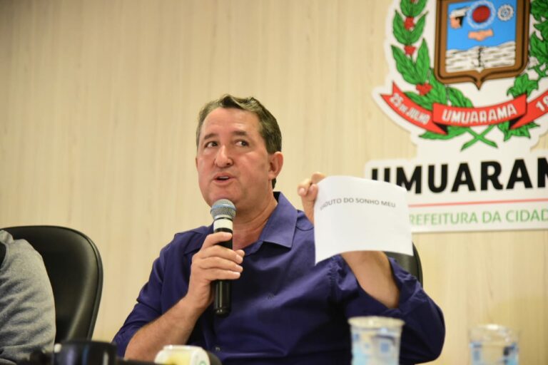 Na despedida (ou no até logo), Pimentel deixa claro que quer a cadeira de volta