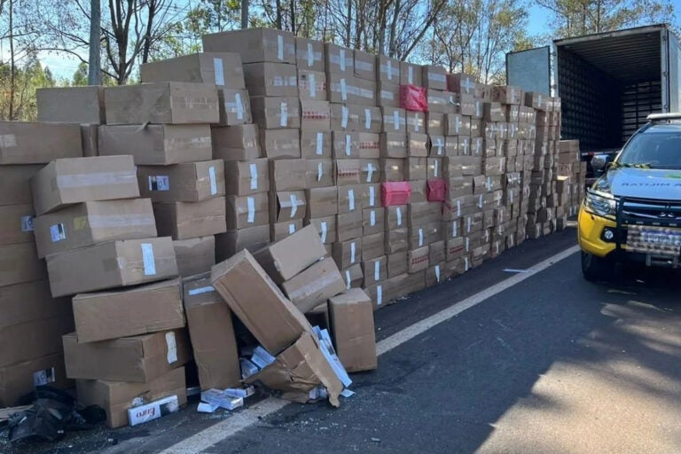 Polícia Rodoviária apreende 765 caixas de cigarros contrabandeados na PR-323