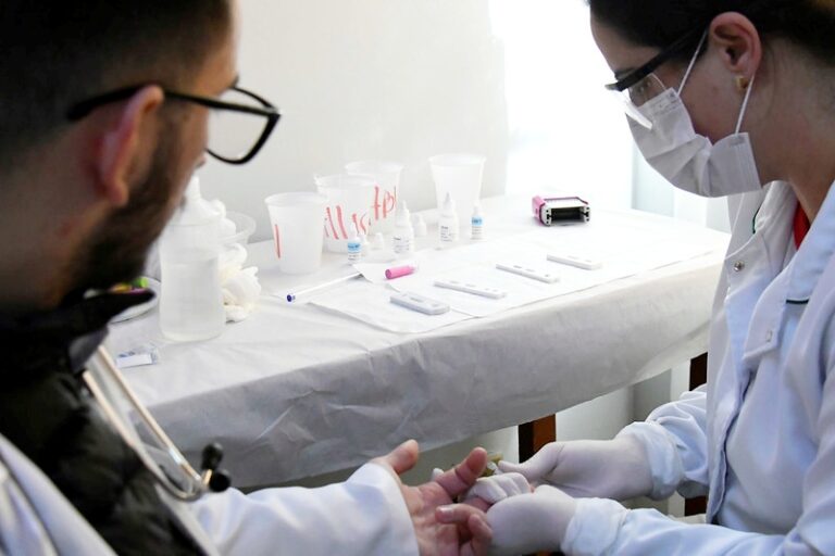 Idosa com comorbidades é internada na Uopeccan para tratamento da Covid, em Umuarama
