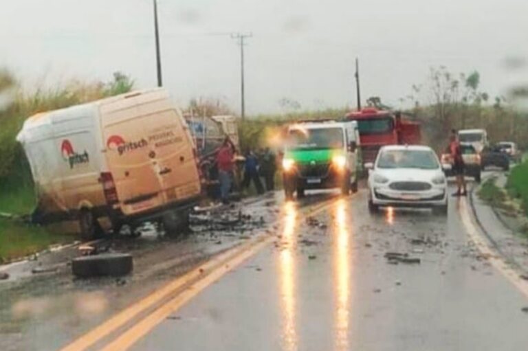 Vítimas de acidente na PR-468 são caminhoneiro de Perobal e entregador de Cascavel