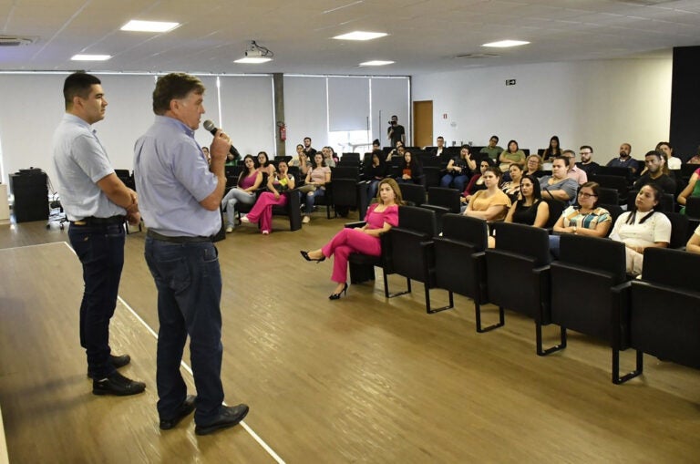 Pozzobom recepciona 50 novos profissionais de saúde aprovados em concurso público