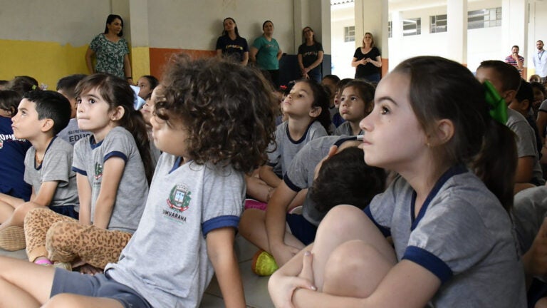 Projeto já orientou 13 mil alunos sobre prevenção de acidentes com animais, dengue e Covid