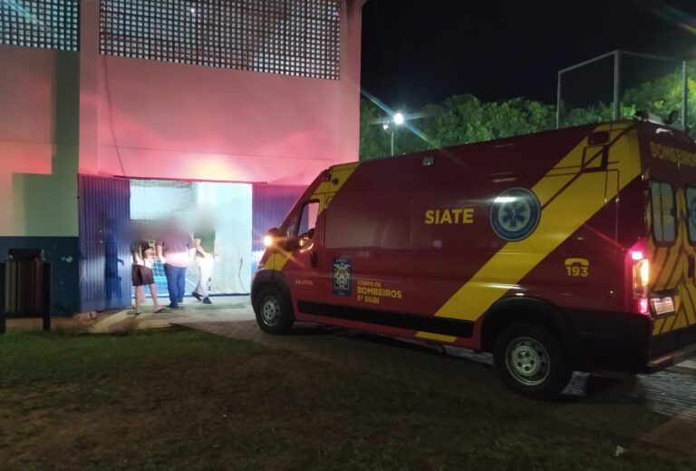 Jogador sofre parada cardiorrespiratória em ginásio de Umuarama e equipes tentam reanimação