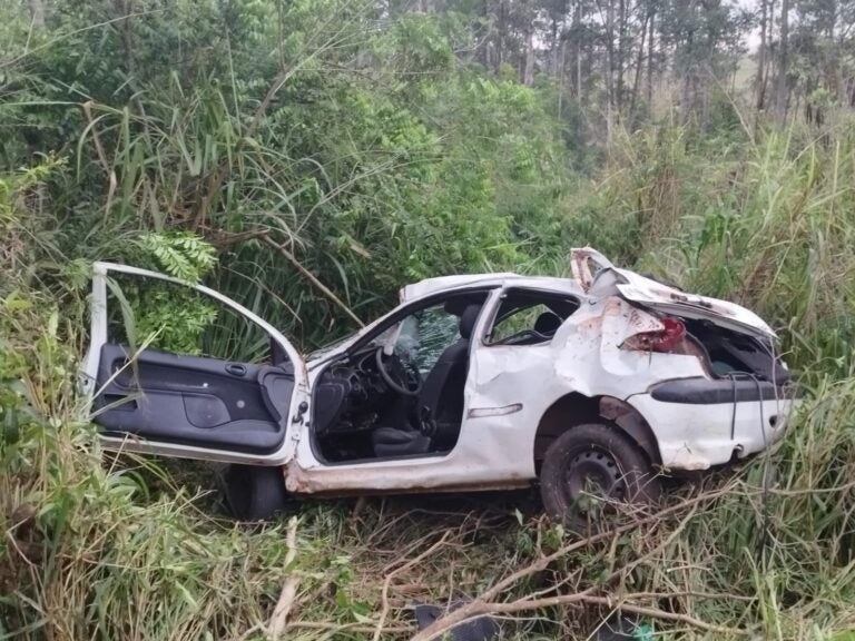 Umuarama: Capotamento é registrado na rodovia PR-323 perto da ‘Baixada do Tubão’