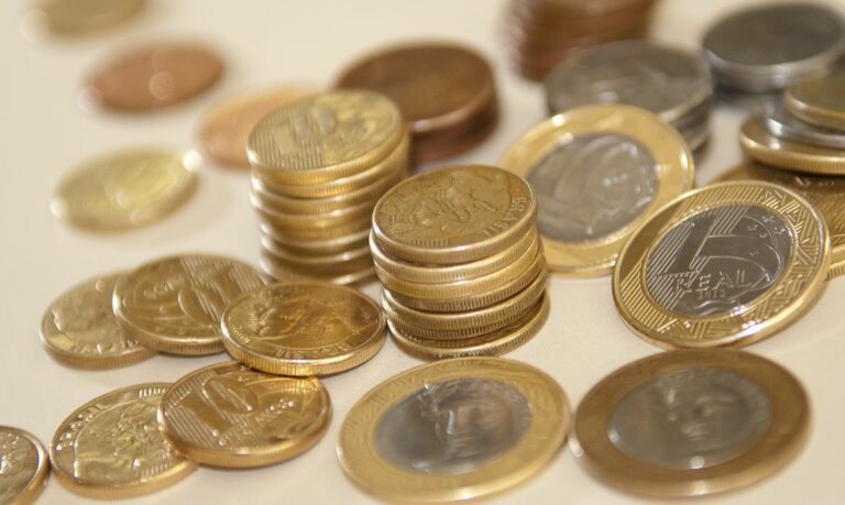 Criminoso danifica porta de comércio para furtar R$ 30 em moedas na Zona VI de Umuarama