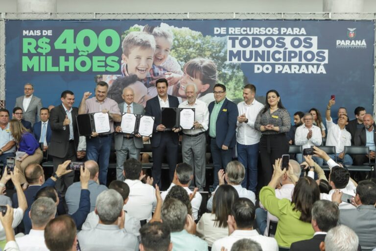 R$ 455 milhões: todos os municípios do Paraná recebem repasses para a saúde e a educação