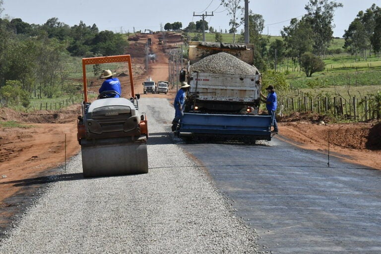 Pavimentação da Estrada Jurupoca se aproxima da PR-580 e está chegando ao trecho final