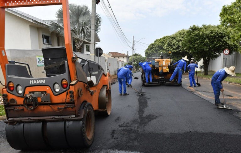 Secretaria de Obras recupera mais de 18 mil m² de pavimentação asfáltica nesta semana
