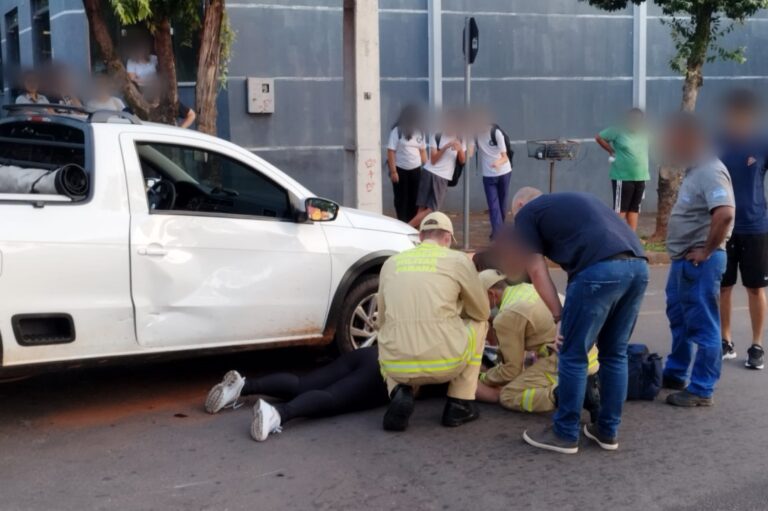 Motociclista fica ferida após colisão na avenida Liberdade, no bairro Panorama
