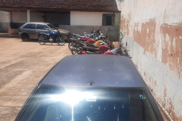 4 pessoas são presas e 11 veículos são apreendidos durante blitz em Mariluz
