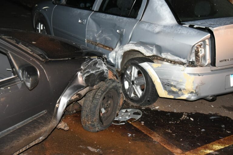 Umuarama: Condutor embriagado colide em carro parado na avenida Alexandre Ceranto