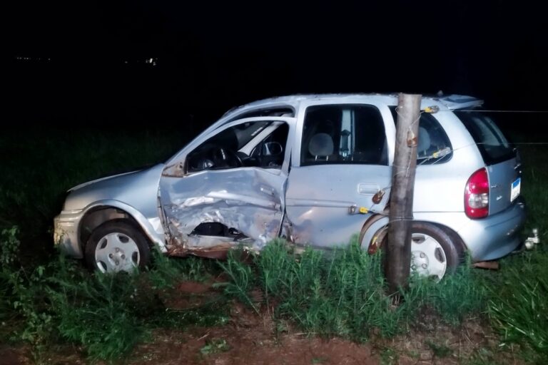 Duas pessoas ficam feridas após colisão na PR-323 entre Lovat e Cruzeiro do Oeste
