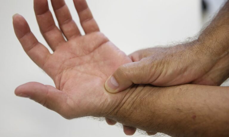 Mais de 15 milhões de brasileiros sofrem com doenças reumáticas; ainda falta diagnóstico