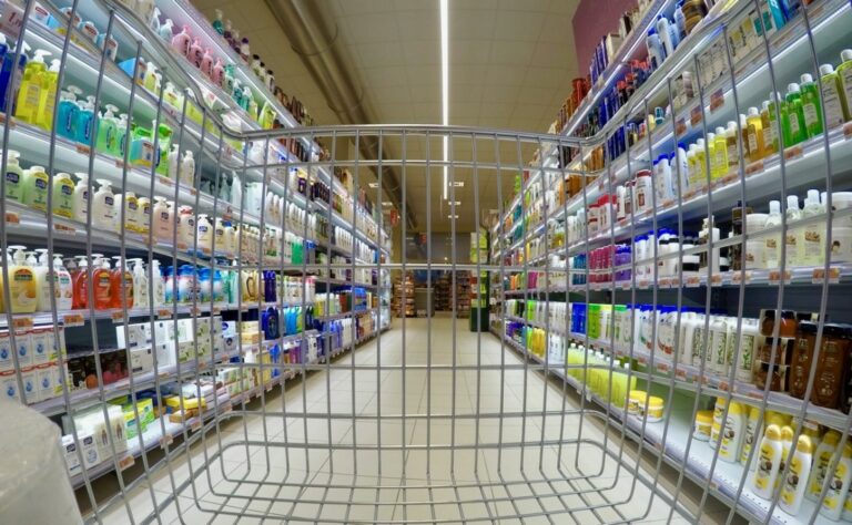 Curso gratuito de técnicas de serviços em supermercado está com inscrições abertas