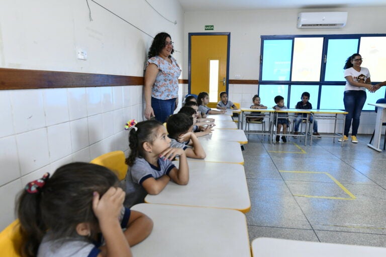 Prefeitura de Umuarama abre concurso com 49 vagas para professor; inscrições vão até 19/12