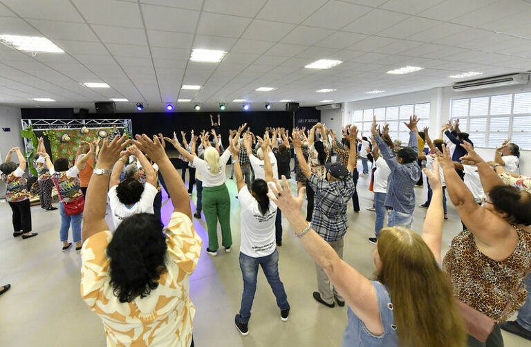 Festa temática resgata memórias do passado e anima idosos de Umuarama e região
