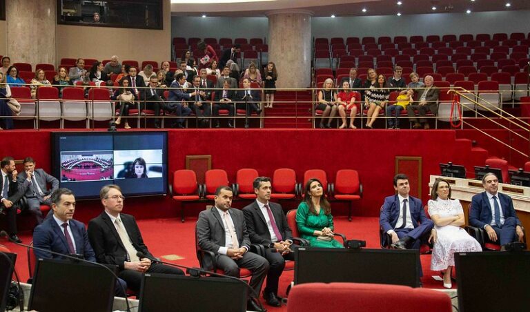 Dois juízes substitutos da 4ª Região são promovidos à titularidade em Umuarama