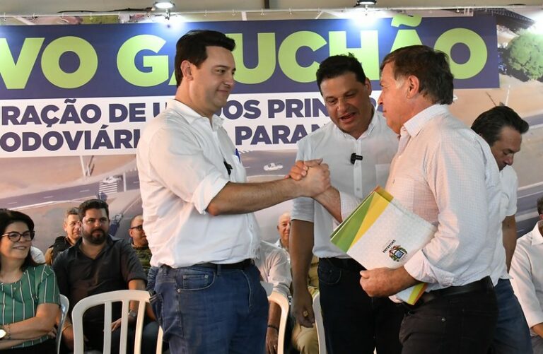 Na inauguração do Trevo do Gauchão, Pozzobom agradece apoio de Ratinho Junior